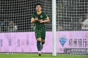 23岁陶强龙俱乐部各项职业赛事出场100次，共打进12球